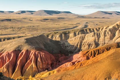 Tierra de Colores, uno de los senderos de la reserva de Rewilding que planea integrarse al PN Patagonia en un futuro próximo.