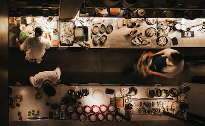 Tierra y Mar, una noche que se transforma con la presencia Don Julio en Crizia