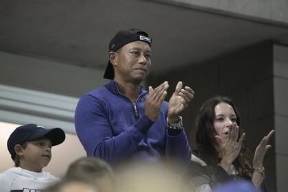 Tiger Woods aplaude desde la tribuna a Rafael Nadal; entre ellos hay idolatría mutua