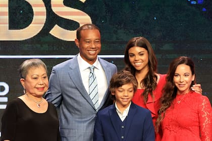 Tiger Woods con su familia: su madre Kultida Woods, sus hijos Sam Alexis Woods y Charlie Axel Woods y Erica Herman