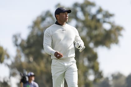 Tiger Woods, durante la primera vuelta Genesis Invitational, el 15 de febrero pasado; el ex N° 1 solo jugó 24 hoyos en el año antes del Masters