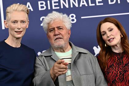 Tilda Swinton, Pedro Almodóvar y Julianne Moore en el Festival de Venecia