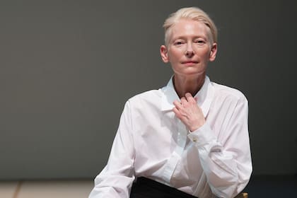 Tilda Swinton recibirá un reconocimiento por su trayectoria en la noche inaugural