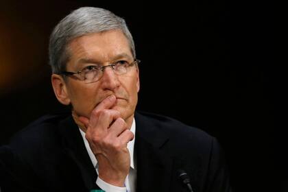 Tim Cook, CEO de Apple, en una audiencia frente al Senado de los Estados Unidos, en mayo último