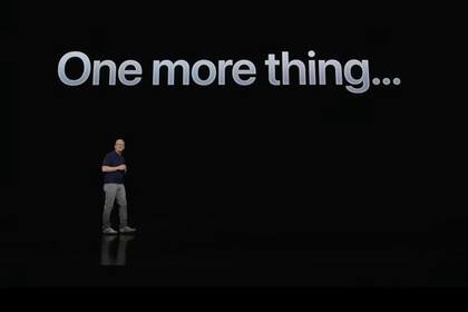 Tim Cook presenta los anteojos de realidad aumentada de Apple