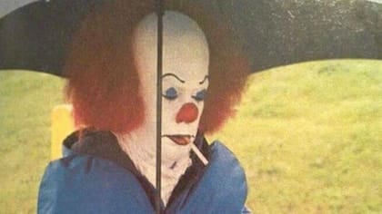 Tim Curry aprovecha un descanso