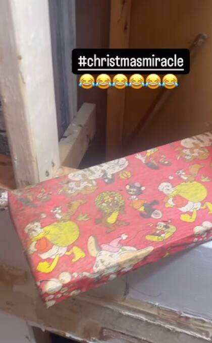 Tim King mostró en redes cuál fue el regalo que encontró tras hacer renovaciones en su casa