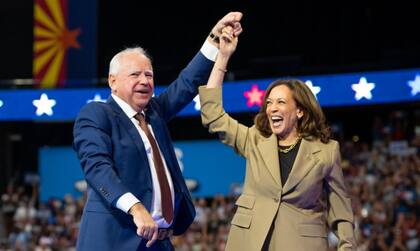 Tim Walz y Joe Biden, en la convención demócrata