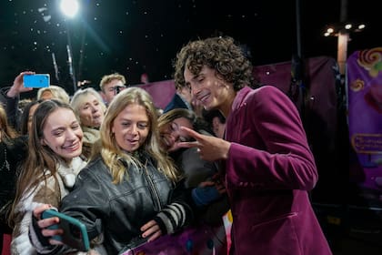 Timothée Chalamet junto a sus fans en la premiere de Wonka