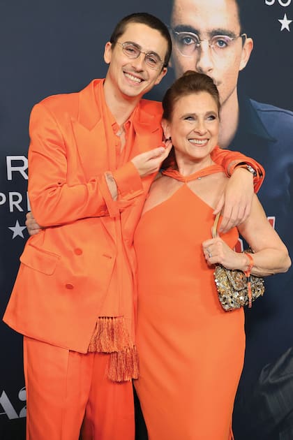 Timothée y su madre Nicole Flender en la avant-première del film Marty Supreme en
Nueva York