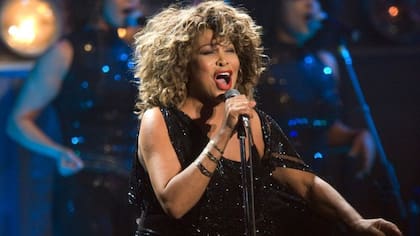 Tina Turner cont en 1981 su historia de maltrato con Ike Turner, y despus comenz una nueva relacin