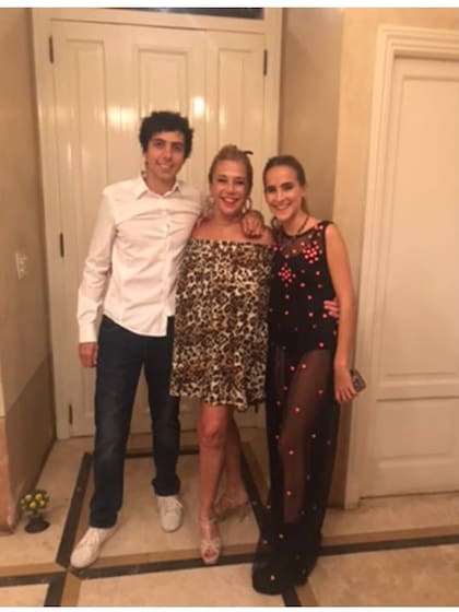 Tinayre con su hijo menor Rocco y su nieta Ámber (Foto: Instagram)