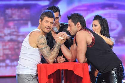 Tinelli y Tito probaron hacer una pulseada que finalmente quedó en suspenso