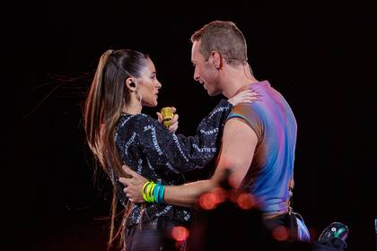 Tini cantó con Chris Martin en el quinto show de Coldplay en River Plate