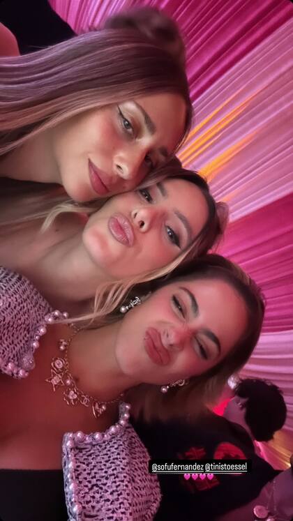 Tini en la fiesta de Paris Hilton junto a Sofu Fernández y Lele Pons