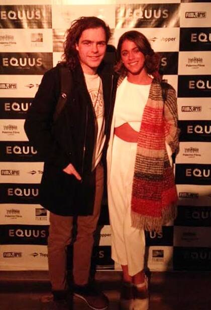 Tini fue a ver a su novio en Equus
