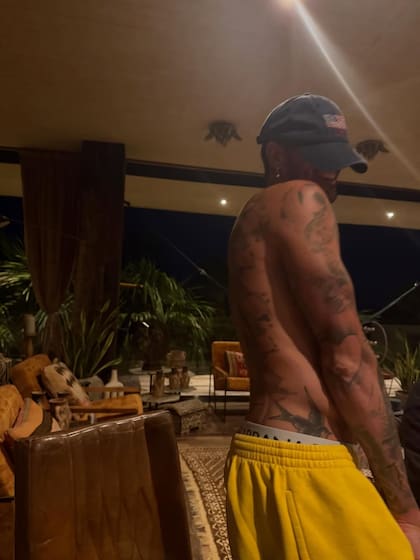 Tini Stoessel compartió fotos de De Paul en la intimidad de sus vacaciones