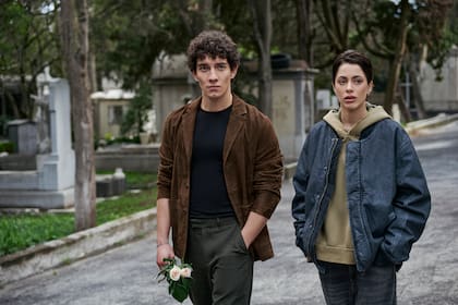 Tini Stoessel en una escena de Quebranto junto al actor chileno Jorge López, también salido de las filas de Disney Channel. En su caso, con la tira infantojuvenil Soy Luna, que fue sucesora de Violetta