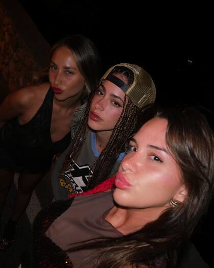 Tini Stoessel fue de viaje a Italia con sus amigas de la infancia: Mechi Albano y Sofía Fernández