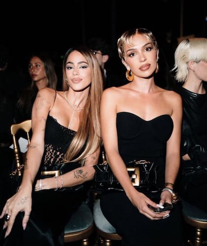 Tini Stoessel junto a Bad Gyal en el Paris Fashion Week 2025