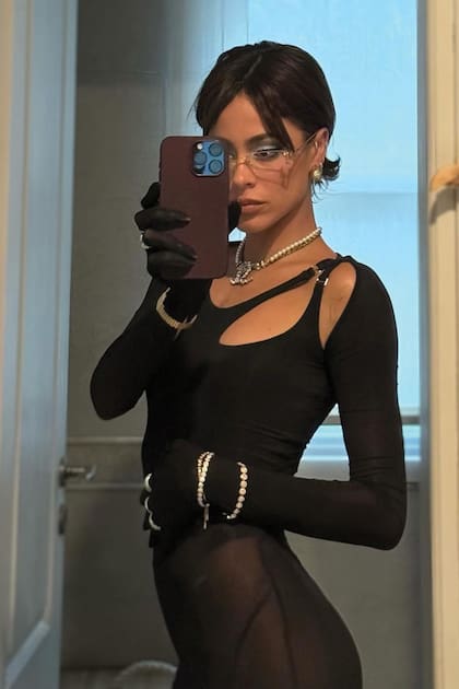 Tini Stoessel también dijo presente. Estrenó su melena corta y llevó un catsuit muy sensual.