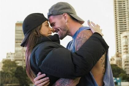 Tini Stoessel y Rodrigo De Paul llevan más de un año juntos, aunque no le esquivaron a los escándalos, las crisis y las polémicas