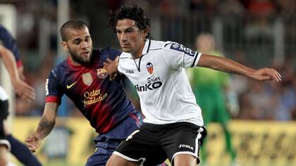 Tino Costa en 2012 cuando jugaba en Valencia en un partido contra Barcelona