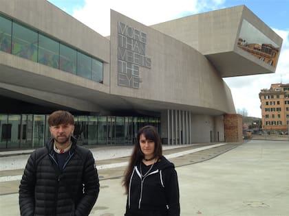 Manuel Mendhana y Juliana Laffitte exhiben en el Museo Nacional de las Artes del Siglo XXI, diseñado por Zaha Hadid. En marzo, el Maxxi presentará su colección en Proa