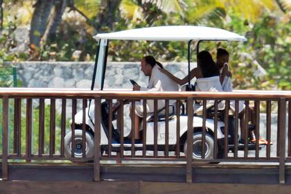 Típica postal de Julio Iglesias en una de sus mansiones