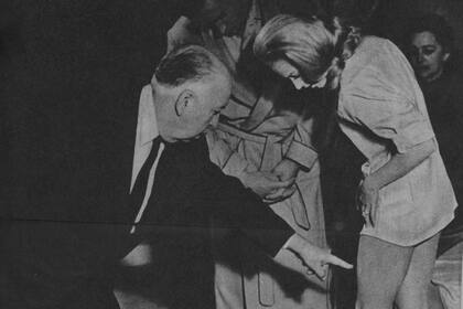 Tippi Hedren y Hitch en el rodaje de Marnie