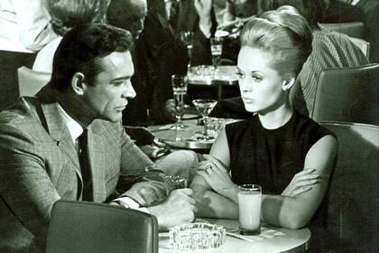 Tippi Hedren y Sean Connery en Marnie; el actor tenía prohíbido tocarla cuando se apagaban las cámaras