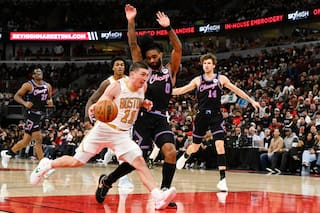 Tiro de último segundo de Huerter da victoria a Bulls sobre Celtics, retiran jersey de Derrick Rose