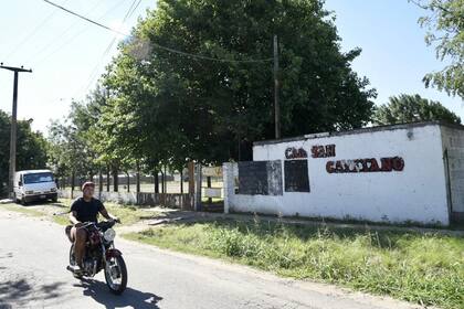 El tiroteo entre narcos se registró frente al Club San Cayetano y provocó la muerte de un joven que observaba un partido de fútbol de menores