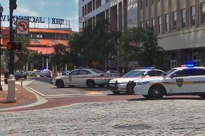 Los disparos se produjeron en la zona donde se encuentra el shopping Jacksonville Landing; las autoridades reportaron "múltiples víctimas fatales"