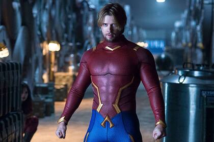 Drew Van Acker como Aqualad, miembro original de la primera formación de los Titanes, motor de uno de los secretos más oscuros del equipo