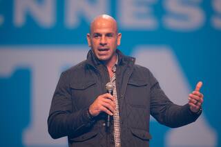 Titans apuestan fuerte en la agencia libre tras cuatro temporadas perdedoras