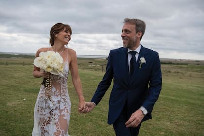 Titi Vázquez y Juan Manuel. El traje del novio también fue hecho por Saiach