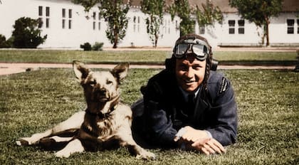Tito Withington, con su uniforme, fue piloto de bombarderos Avro Lancaster de la RAF