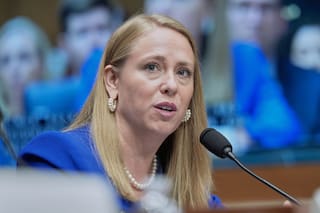 Titular de agencia de derechos laborales de EEUU insta a hombres blancos a denunciar discriminación