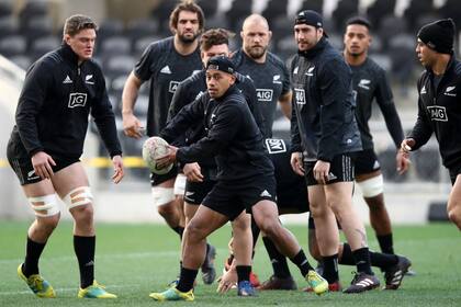 TJ Perenara, otro crack neozelandés, reemplazará como medio scrum a Aaron Smith