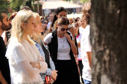 La actriz se mostró muy acongojada durante el responso que se le brindó a su madre durante la mañana del jueves, en el cementerio de la Chacarita