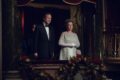 Tobias Menzies y Olivia Colman como el duque de Edimburgo y la reina Isabel II