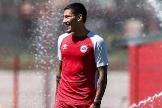 El defensor que llegó a River: brilló en selección, cambió de apellido y lo buscó Coudet hace meses