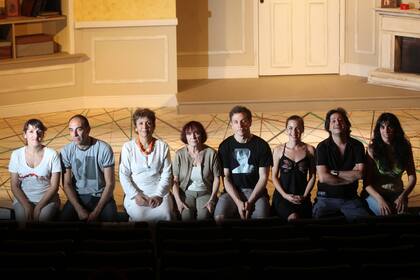 TOC TOC.OBRA QUE TRATA EL TRASTORNO OBSESIVO COMPULSIVO.DIRECTORA, LIA JELIN.
Mauricio Dayub, Mar'a Fiorentino, Daniel Casablanca,
Melina Petriella, Gimena Riestra y Diego Gentile