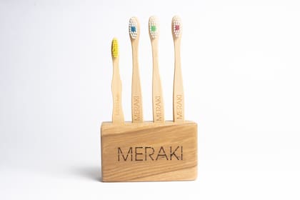 Toda acción impacta en el medioambiente, incluso lavarse los dientes. Por eso los cepillos de bambú de Meraki son una gran solución para mitigar el descarte.
