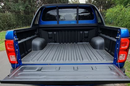 Toda la caja de carga de la JAC T8 tiene recubrimiento plástico