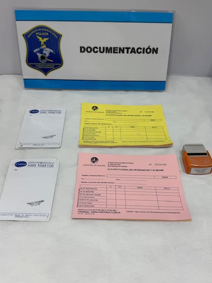 Toda la documentación falsa utilizada por la enfermera para obtener las sustancias