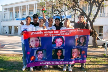 Toda la familia Cuello reunida al cumplirse el último aniversario de la desaparición de Yamila