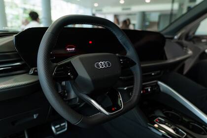 Toda la gama adopta en su interior el concepto “Digital Stage”, con la tercera pantalla (la del acompañante) como opcional