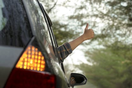 Toda maniobra debe advertirse con suficiente antelación mediante la señal luminosa